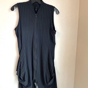 Porto San Francisco sleeveless tunic full zip top.